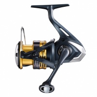 Shimano Sahara C 2000 S (kuvasta poiketen shallow puola)